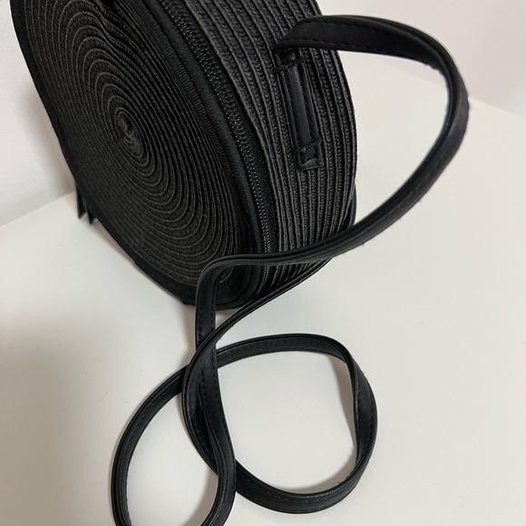 Pre-Loved Express Woven Round Straw Crossbody Bag - Picture 5 of 8